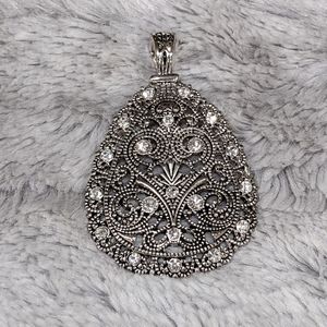 Silver gemstone pendant